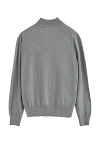 Pull en tricot gris avec un col montant, des poignets et un ourlet côtelés. Texture douce avec une coupe décontractée et sans motifs ni accents visibles.