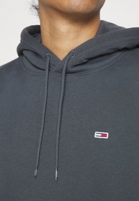 Tommy Jeans REGULAR HOODIE UNISEX - Collegepaita - new charcoal