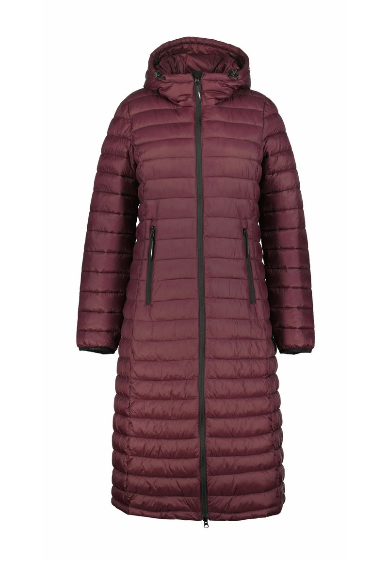 Mørkerød polstret vinterjakke med hætte, der har lodret quilted design og lynlåslommer, lavet af letvægts, vandafvisende materiale.