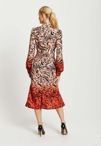 Liquorish ZEBRA PRINT WITH HIGH NECK AND DRAPED WAIST - Day dress - red