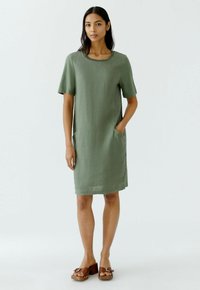Oui PATCH - Freizeitkleid - shaded moss