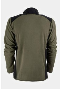 Chaqueta de forro polar con un cuello alto; predominantemente verde oliva con paneles laterales negros; textura suave, mangas largas y un corte relajado.