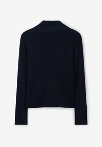 Dunkelblauer, gerippter Strickpullover mit langen Ärmeln und einem umklappbaren hohen Kragen, von hinten vor einem weißen Hintergrund gezeigt.