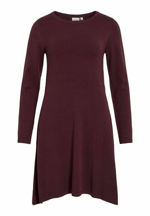 Burgundowa sukienka z długim rękawem, wykonana z miękkiego materiału, z okrągłym dekoltem, dopasowanym gorsetem i rozkloszowanym dołem z bocznymi rozcięciami.
