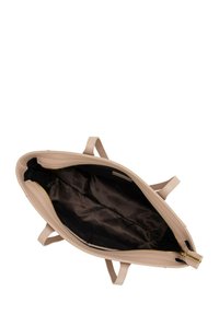 Borsa a mano in pelle beige con una texture liscia, chiusura a zip e fodera in tessuto scuro. Caratterizzata da doppi manici e un interno spazioso.
