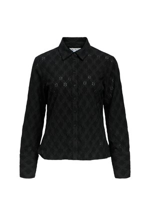 Chemise noire à manches longues avec un devant à boutons, un col et un tissu texturé avec un motif en losange et de petites découpes.