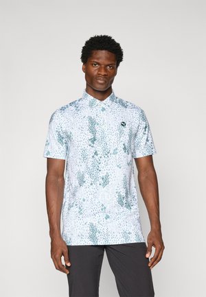 Camicia a maniche corte bianca con motivo astratto verde, colletto con bottoni e logo sul lato sinistro del petto. Tessuto leggero e morbido.