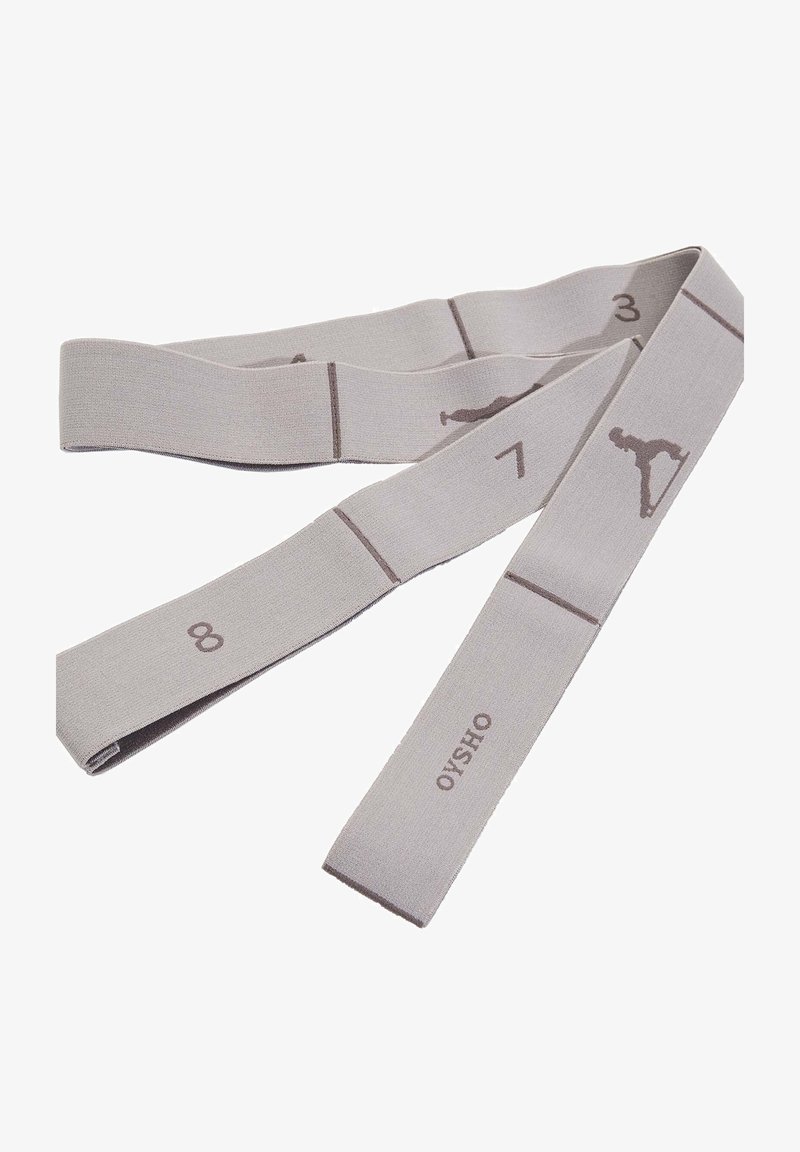 Set tri svijetlosivih elastičnih traka za vježbanje s ispisanim brojevima i figurama. Izrađene od izdržljivog materijala s glatkom teksturom.