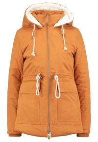 Orange fodrad jacka med huva klädd i fuskpäls, dragsko i midjan och framfickor. Har en frontdragkedja och justerbara knäppningar.