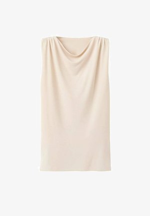 Oblačila iz drapirane bež tkanine z gladko teksturo in zaobljenim izrezom, ki vključuje naborke na vrhu in tekoče silhueto.