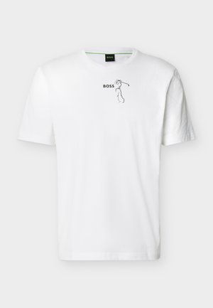 Λευκό T-shirt με κοντά μανίκια, με μικρό μαύρο σχεδιάγραμμα γκόλφερ που κουνάει το μπαστούνι και τη λέξη "BOSS" τυπωμένη στο στήθος.