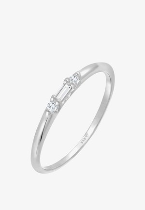 Zilveren ring met een slanke band, gezet met twee ronde stenen en een rechthoekige steen in het midden, gepolijste afwerking, gehekeld 925.