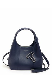 Borsa in pelle blu navy con silhouette arrotondata, superficie texturizzata, hardware in tonalità argento e un prominente accento 'T' sul davanti. Manico regolabile.