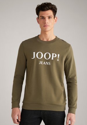 Sweat-shirt vert olive à manches longues, col rond, avec le texte "JOOP! JEANS" en blanc. Tissu lisse, design ajusté et poignets côtelés.