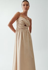 THE FATED TAYLOR TWIST - Robe longue - sand