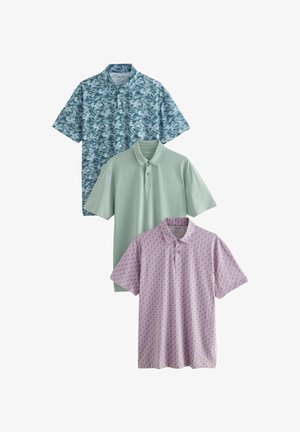 Drei Poloshirts: Oben in blauem Wellenmuster, in der Mitte in einfarbigem mintgrün und unten in hellpink mit kleinem Rautenmuster. Jede hat einen Kragen.
