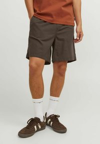 Jack & Jones JPSTJAIDEN JOGGER  - Träningsbyxor - seal brown