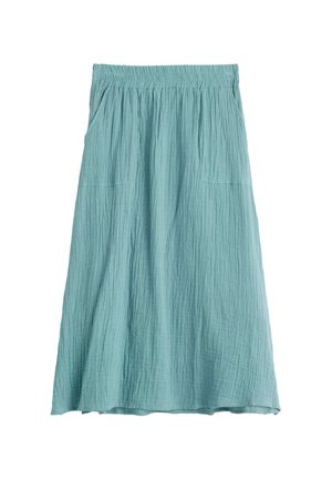 Jupe midi bleu clair froissée avec taille élastique et poches latérales, présentée sur un fond blanc.