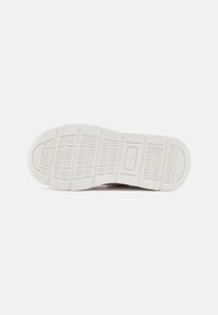 Thumbnail Image 5