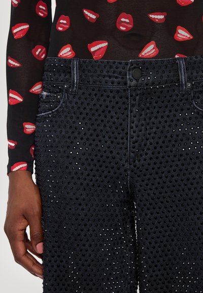 Alice + Olivia Pernera ancha - maya charcoal black