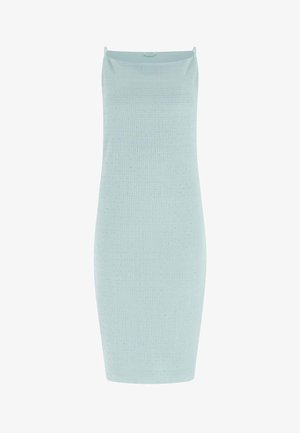 Robe midi bleu clair sans manches avec texture smockée et fines bretelles.