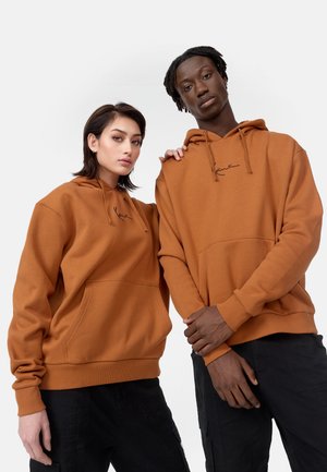 Karl Kani SMALL SIGNATURE ESSENTIAL HOODIE UNISEX - Kapuzenpullover - brown