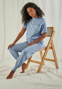 YOU LOOK PERFECT ELFIE - MERINO KNIT T-SHIRT WITH POCKET - Basic T-shirt - himmelblau