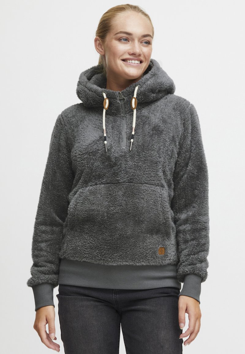 Grijze fleece pullover hoodie met een halflange rits aan de voorkant, verstelbare trekkoorden, ribbels bij de mouwen en een textuur aan de buitenkant.