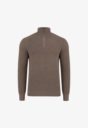 Brązowy dziergany sweter z długim rękawem, z kołnierzem na pół zamki, prążkowanymi mankietami i pasem, zaprezentowany na białym tle z przodu.