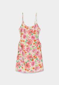 Vestido floral con tirantes ajustables, presenta un patrón de flores en tonos rosa, verde y rojo sobre un fondo claro; tejido ligero.