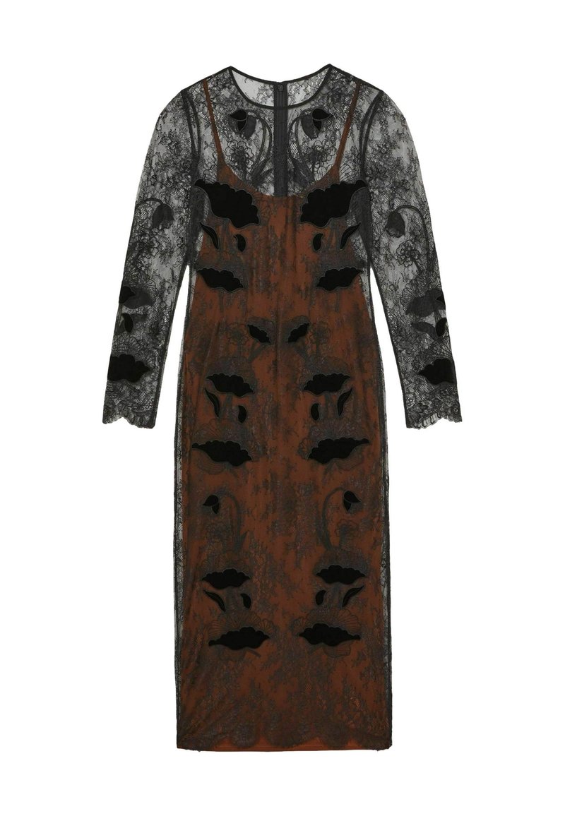 Ilga rankovė juoda nėriniuota suknelė su rudą pamušalu, puošta gėlių aksominiu aplikė ir banguotu apvadu.