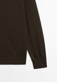 Dark brown pullover sweater, made of soft knit material, featuring long sleeves, ribbed cuffs, and a side slit at the hem.