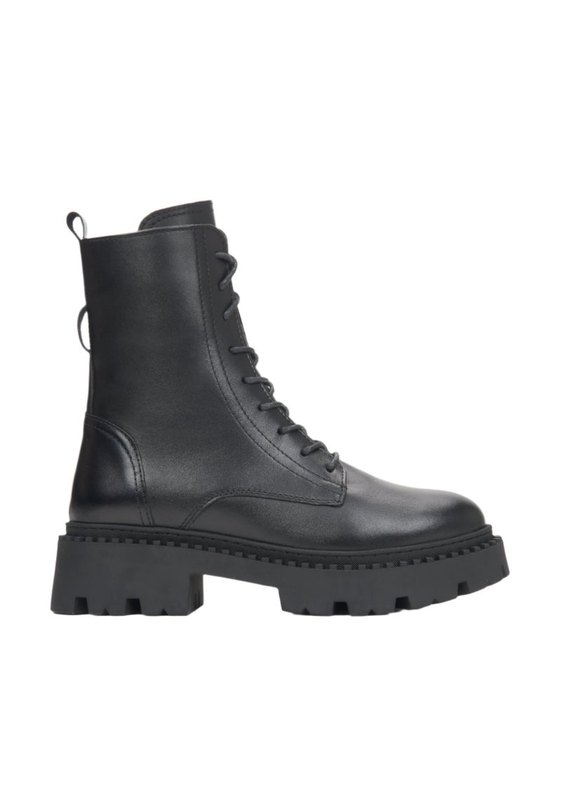 Czarne skórzane botki za kostkę z wiązaniem z przodu, grubą podeszwą i wzmocnionym obcasem. Gładka faktura i minimalistyczne detale w designie.