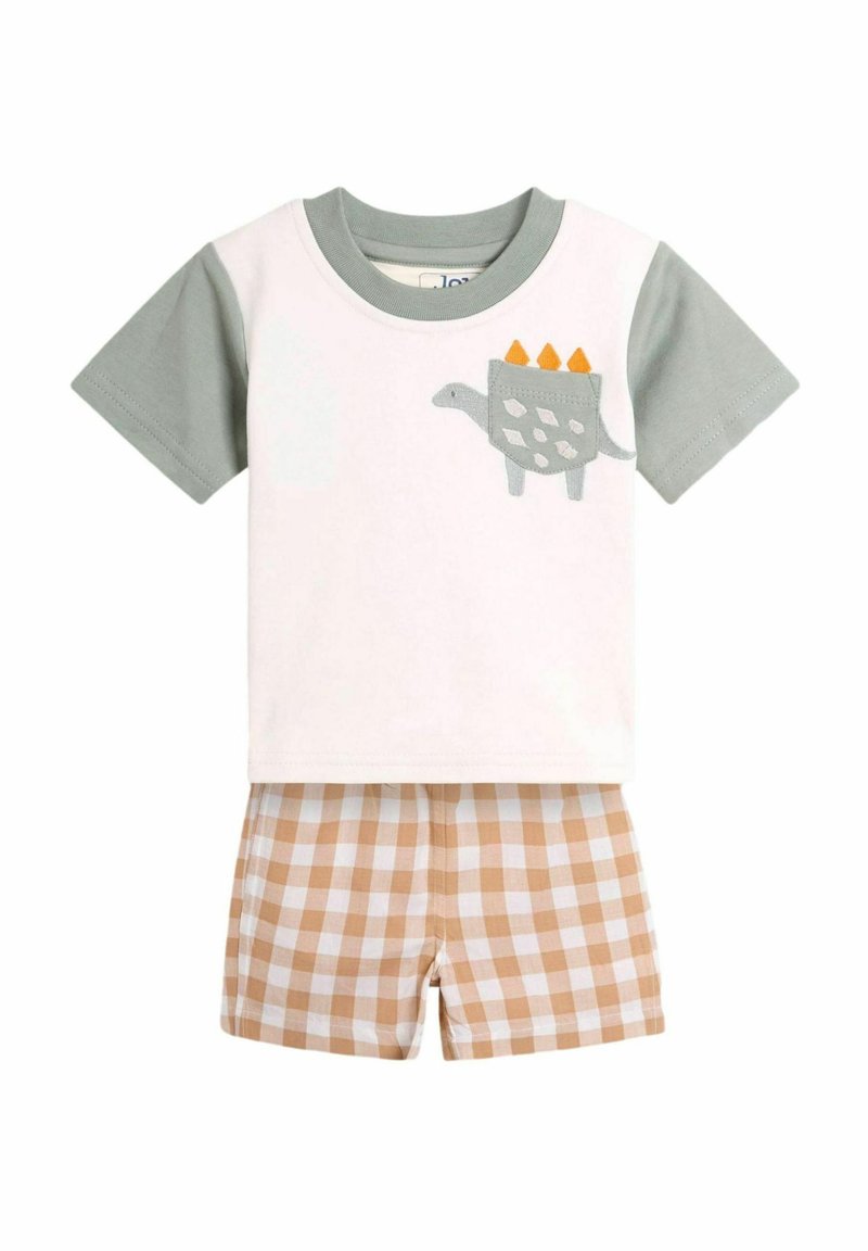 Kurze Ärmel Kindsset mit einem weißen Oberteil, das ein graues Schildkrötendesign und orangefarbene Akzente aufweist, kombiniert mit kurzen Hosen in beige und weißem Gingham-Muster.