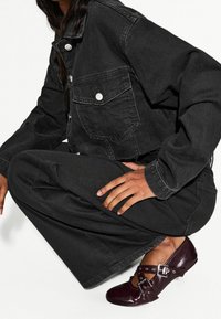 Bershka Džínová bunda - black