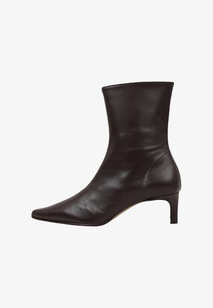 HUNE, BESPOKE - Botines - brown