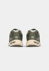 ASICS SportStyle GEL NYC UNISEX - Sporta apavi - grove/olive
