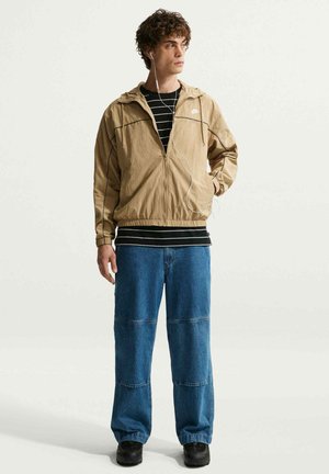 Nike Sportswear NIKE SPORTSWEAR MEN'S HOODED JACKET CLUB - Chaqueta fina - parachute beige light khaki black white