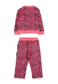 Roze luipaardprint trainingspakset bestaande uit een langemouwtop en bijpassende broek met ribbels bij de boorden en tailleband. Van katoen.