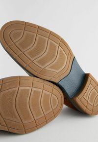 Next BROGUES WITH CONTRAST- REGULAR FIT - Šněrovací boty - tan brown