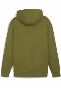 Olivenfarvet hoodie med en bagfra udsigt, der viser en rummelig hætte, ribbede manchetter, rene syninger og et lille logo på venstre ærme.