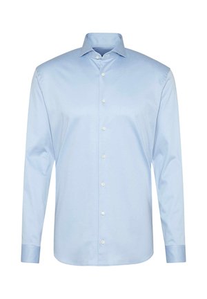 Hellblaues Herrenhemd mit langen Ärmeln, Knopfverschluss vorne und klassischem Kragen auf weißem Hintergrund.