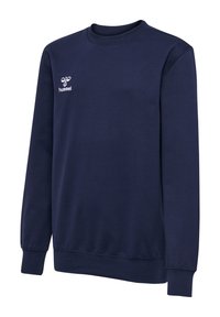 Felpa blu navy realizzata in tessuto misto cotone. Presenta un collo girocollo, maniche lunghe, polsini e orlo a coste, con un logo bianco sul petto.