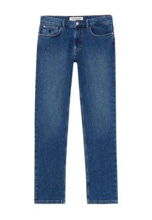 Niebieskie dżinsy o prostym kroju z przednimi i tylnymi kieszeniami, zapięciem na guzik oraz widoczną metką marki na wewnętrznej stronie pasa.