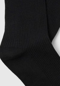 Calcetines negros de canalé con una textura suave, que presentan una puntera reforzada y un puño elástico para un ajuste ceñido. Ideales para uso diario.