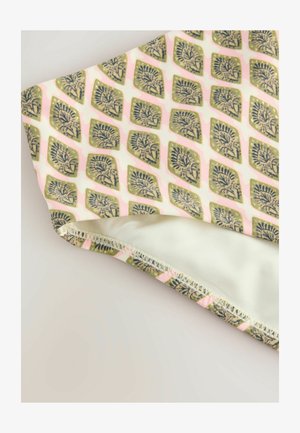 Mustriga kangas, millel on rohelised ja meresinised lehekujundid helesinise roosa taustal, sile tekstuur ja tikitud ääreline.