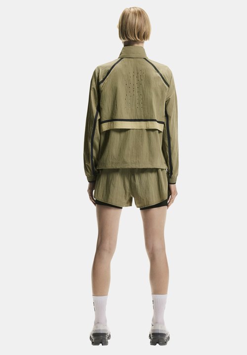 On PERFORMANCE VOLT - 2-in-1 shorts - safari — foto 3