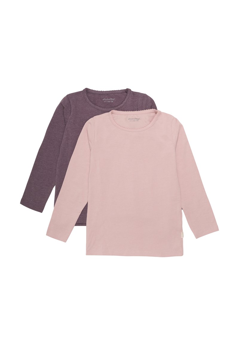 Två långärmade t-shirts: en i mörklila och den andra i ljusrosa. Båda har rund halsringning och en mjuk, slät textur.