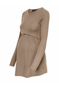 Μακρυμάνικο φόρεμα εγκυμοσύνης από ριμπ ύφασμα σε καφέ χρώμα, με εφαρμοστό μπούστο και φαρδύ τελείωμα, σχεδιασμένο για άνεση και ευκολία κίνησης.