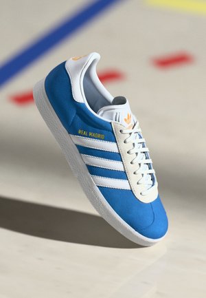 GAZELLE - Salės futbolo bateliai - real madrid/bluebird/footwear white/crew yellow